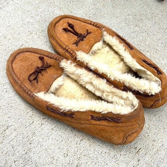 Ugh moccasin slippers - Picture 3 of 3